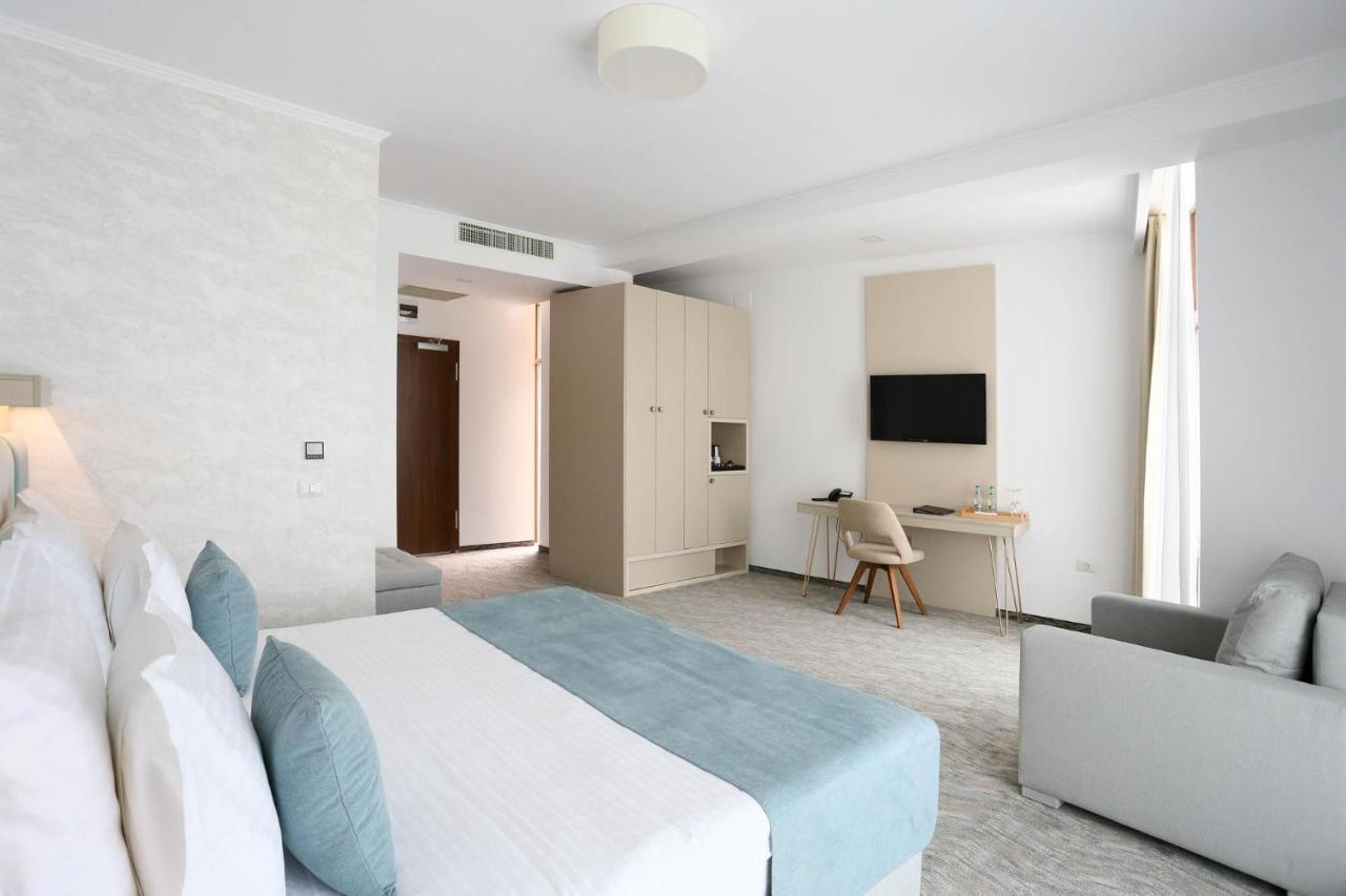Hotel Manor Нэводари Экстерьер фото